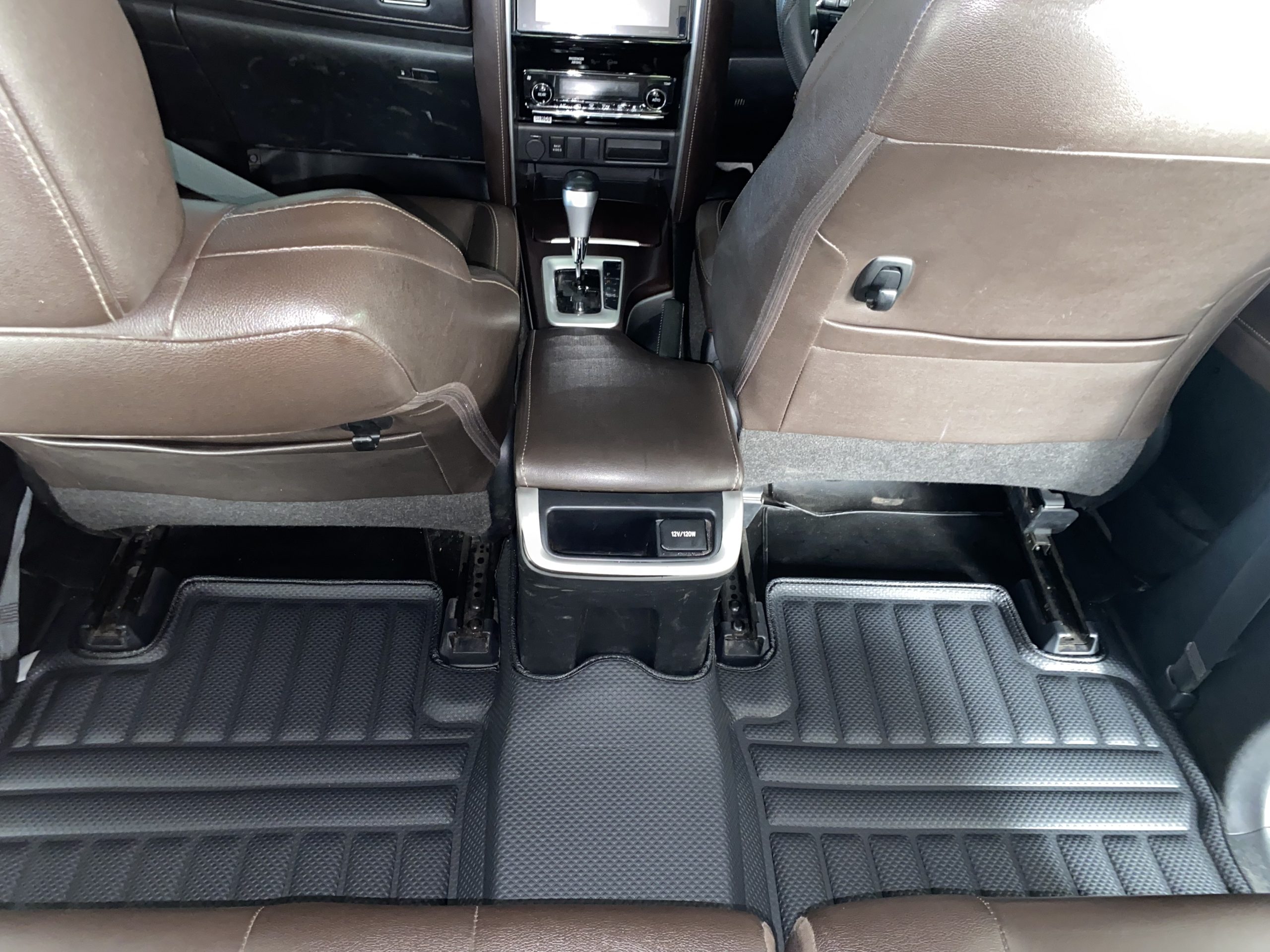 Pasang Karpet Dasar Mobil Cegah Korosi