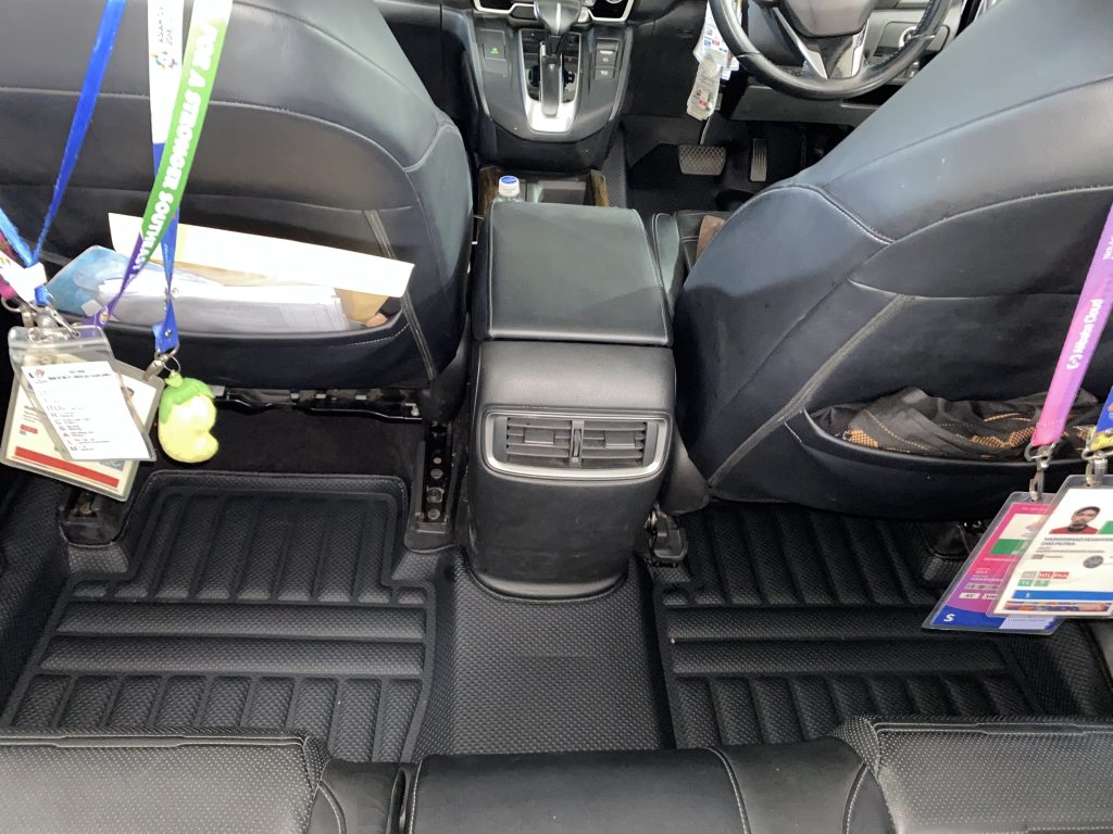 Pasang karpet mobil custom Frontier melindungi karpet dasar mobil dan cegah korosi