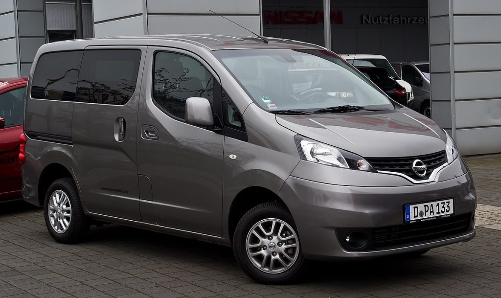 Mobil second Nissan Evalia 2013