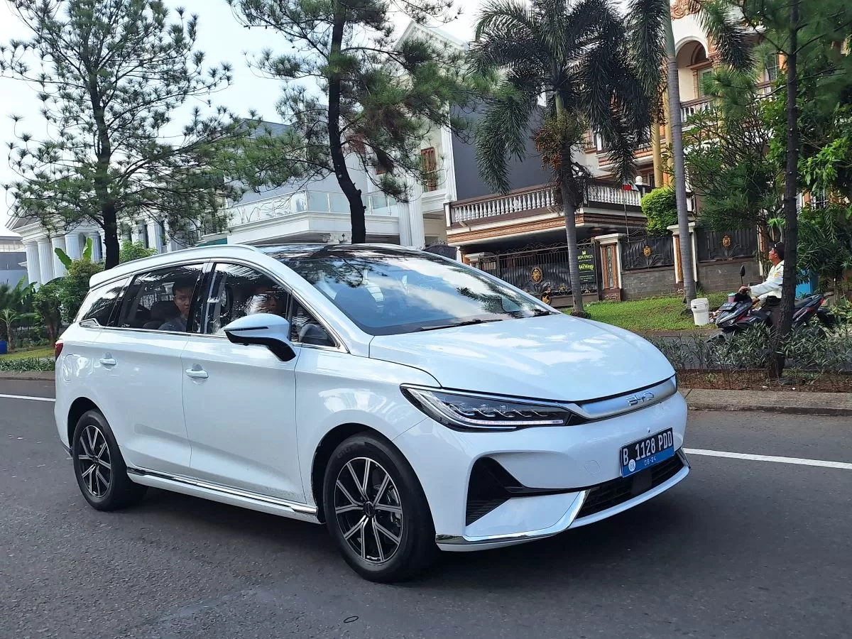 Review BYD M6, Mobil Listrik Terlaris
